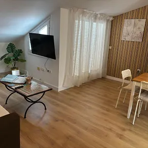 Wonderstays Maribel Apartment